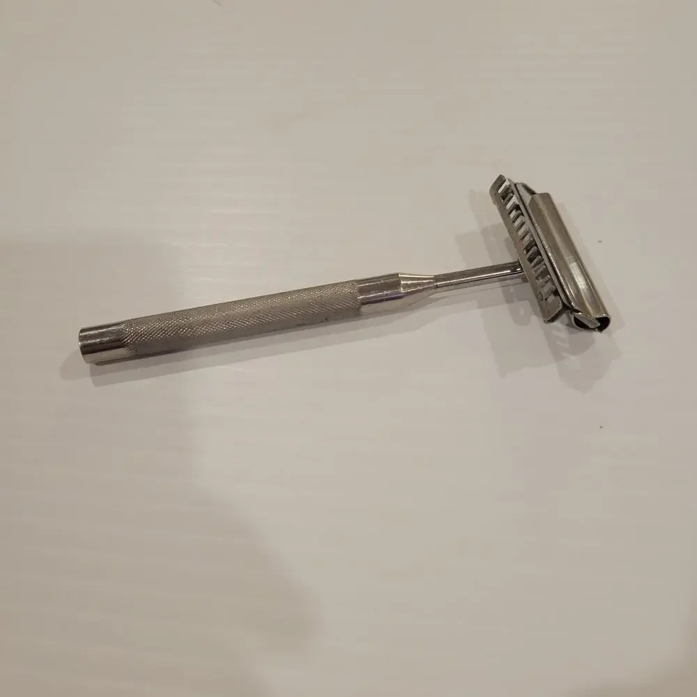 Vintage Enders Safety Razor Silver Tone with 2 blade.